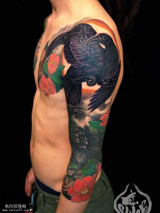 胳膊乌鸦纹身图案