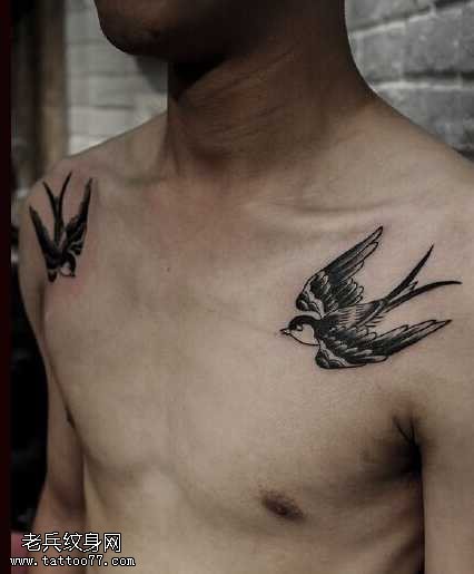胸部双燕纹身图案
