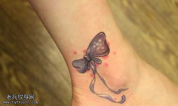 腿部小蝴蝶结纹身图案