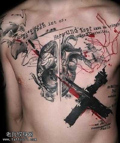 男士胸部帅气时尚的水墨心脏纹身图案