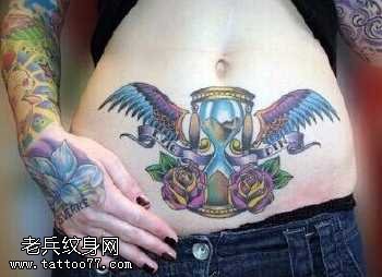 腹部沙漏纹身图案