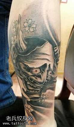 腿部时尚的般若纹身图案