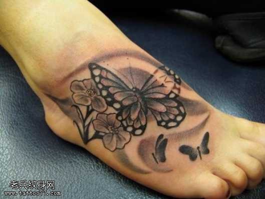 脚部优雅花朵纹身图案