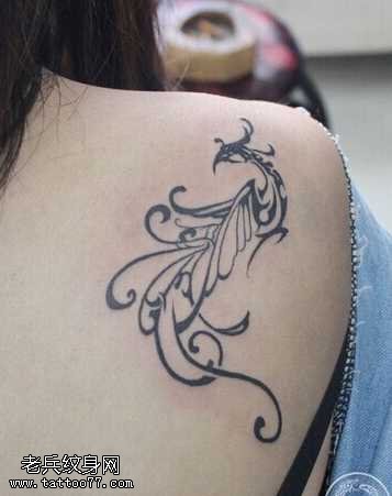 肩部很个性凤凰图腾纹身图案
