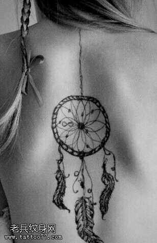 背部捕梦网纹身图案