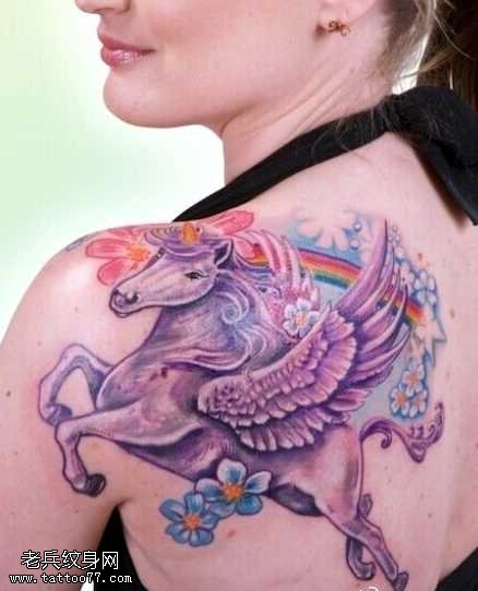 肩部美女漂亮独角兽纹身图案
