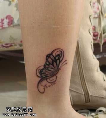腿部唯美蝴蝶纹身图案
