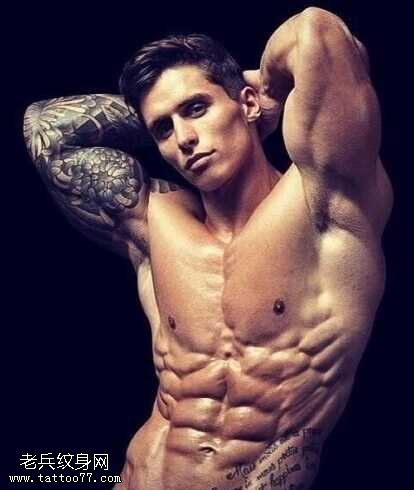 肌肉男纹身图案