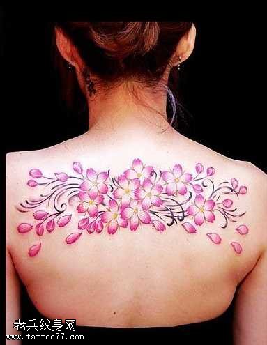 背部梅花纹身图案