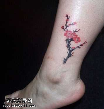 腿部玫瑰纹身图案