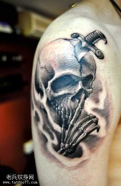剑骷髅纹身图案