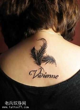 背部叶子纹身图案