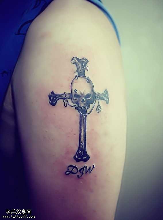 胳膊十字架骷髅纹身图案