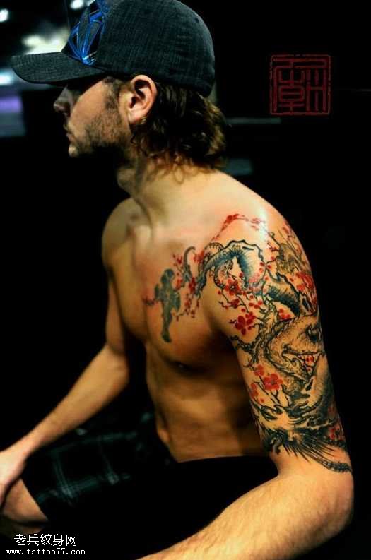 胳膊粉树纹身图案