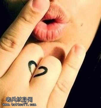 手指小可爱心纹身图案
