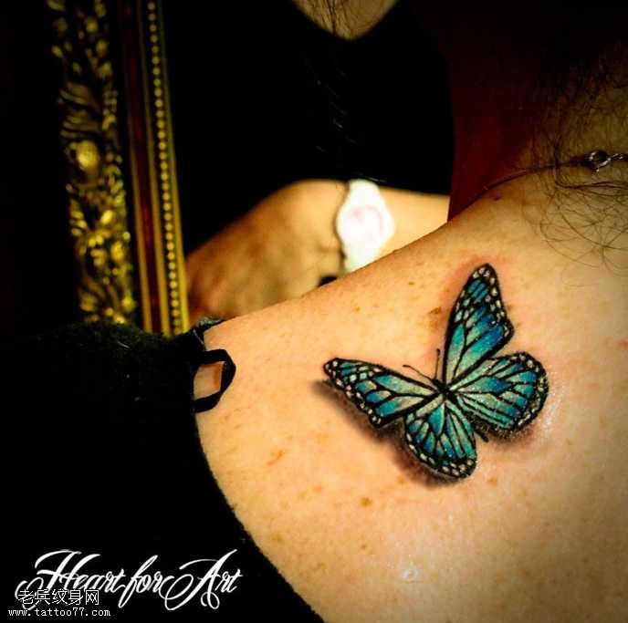 背部蝴蝶纹身图案