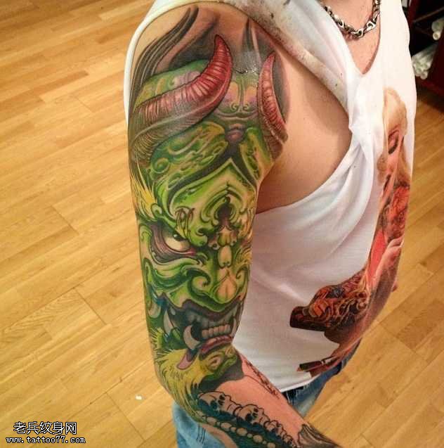 胳膊绿般若纹身图案