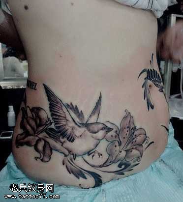 腰部鸟雀纹身图案