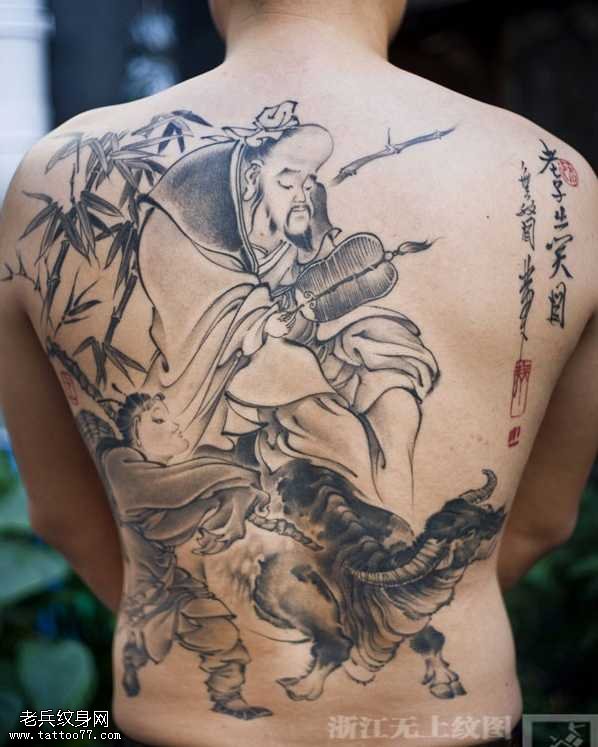 水墨风格背部纹身图案