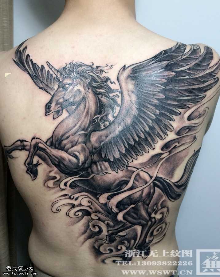 背部纯洁无暇独角兽纹身图案