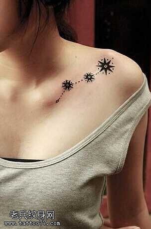 胸部性感纹身图案