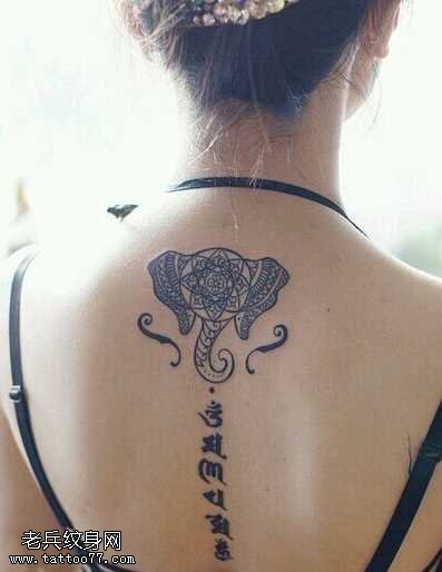 背部象头图腾纹身图案