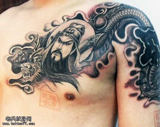 半胛关公龙纹身图案