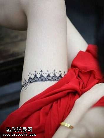 腿部蕾丝纹身图案