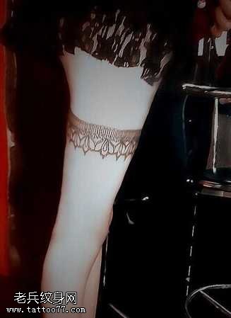 腿部蕾丝纹身图案