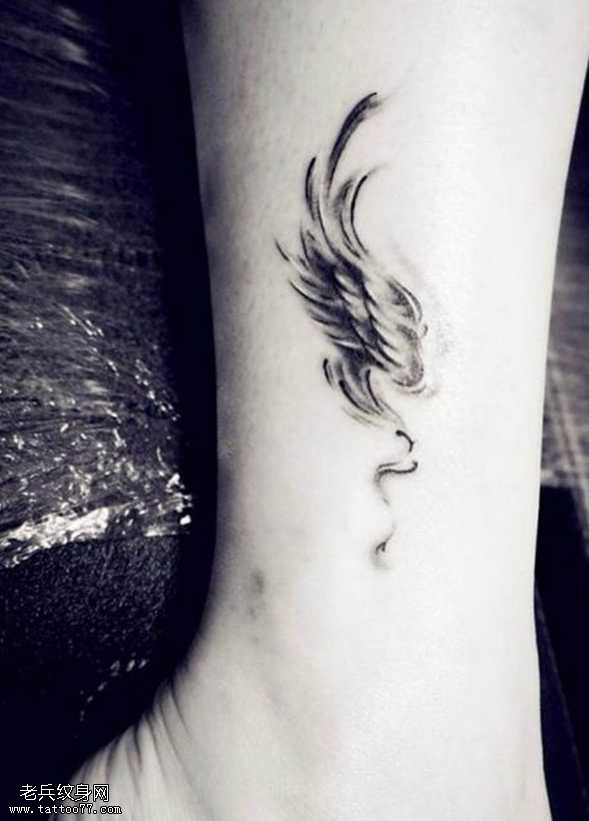 腿部翅膀纹身图案