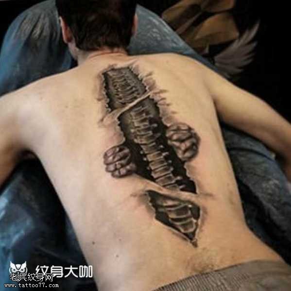 背部手撕皮骨纹身图案