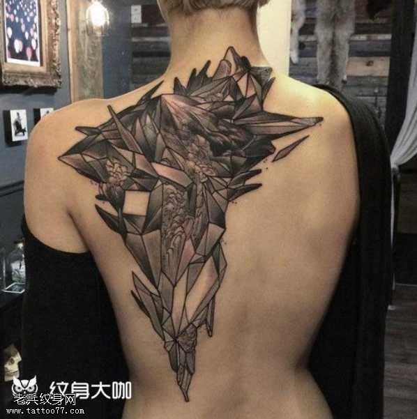 背部大山纹身图案
