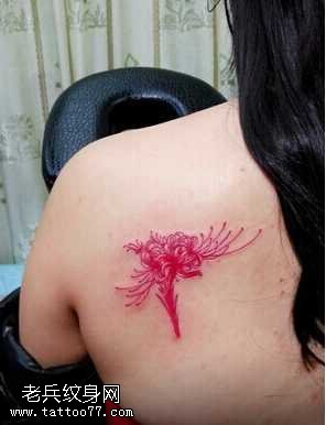 背部彼岸花纹身图案