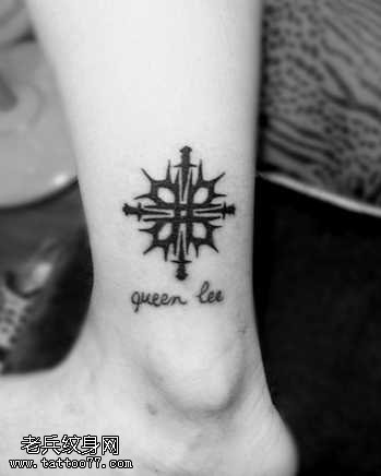 腿部清新四剑图腾纹身图案