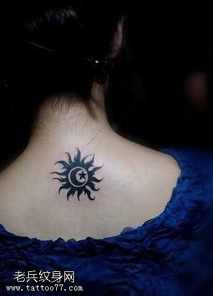 背部太阳月亮图腾纹身图案