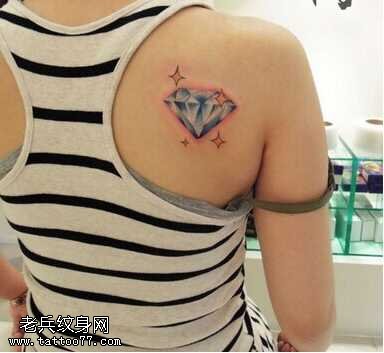 背部钻石纹身图案