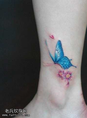 腿部蓝蝴蝶纹身图案