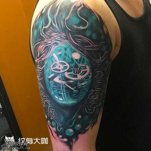 胳膊逼真机器纹身图案