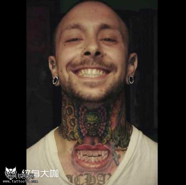 脖子小骷髅蝴蝶嘴纹身图案