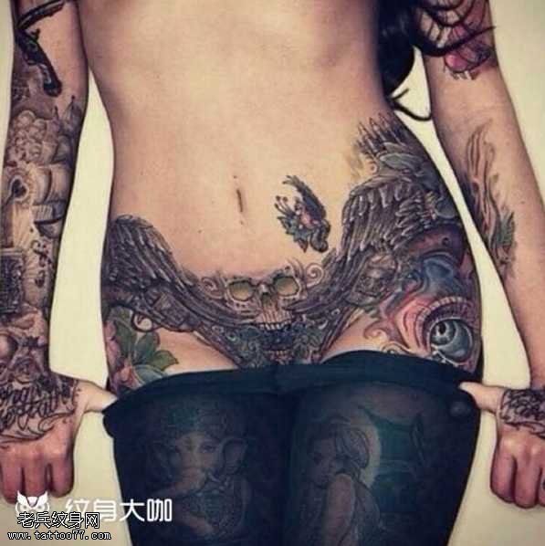 腹部骷髅纹身图案