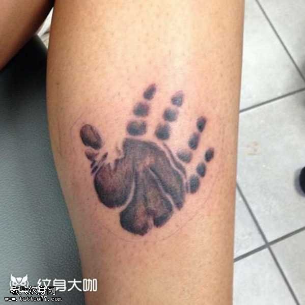 腿部手掌纹身图案