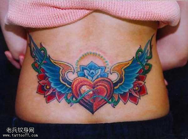 腰部爱心翅膀纹身图案