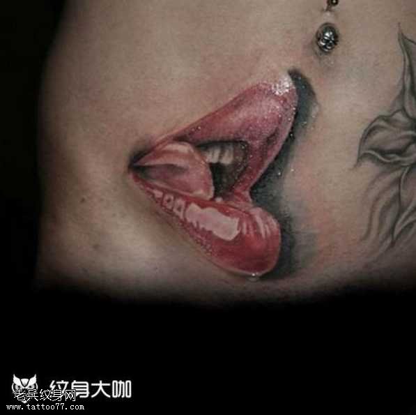 腰部嘴纹身图案