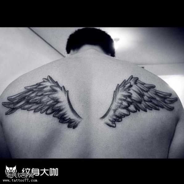 背部翅膀纹身图案