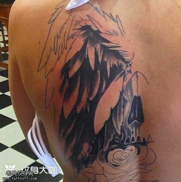 背部翅膀纹身图案