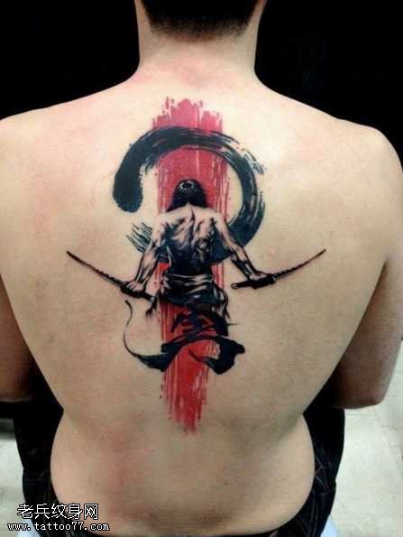 背部二刀流纹身图案