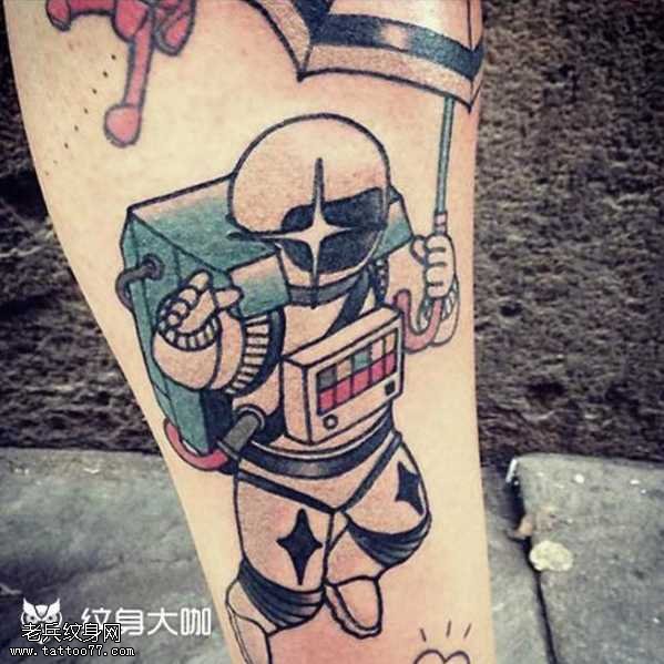 腿部地球员纹身图案