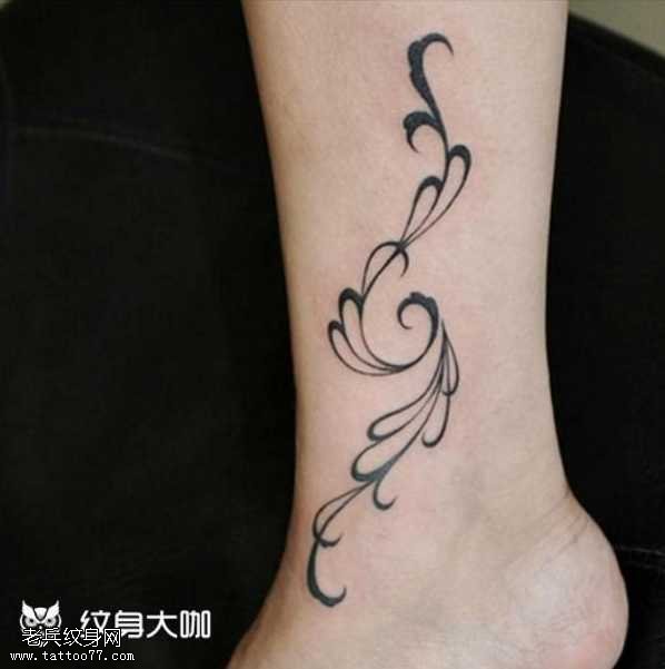 腿部花藤纹身图案