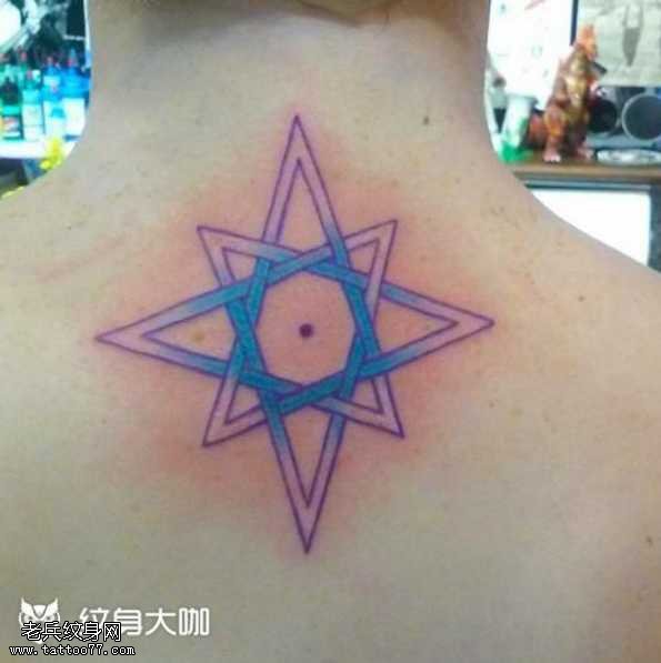 背部星星纹身图案