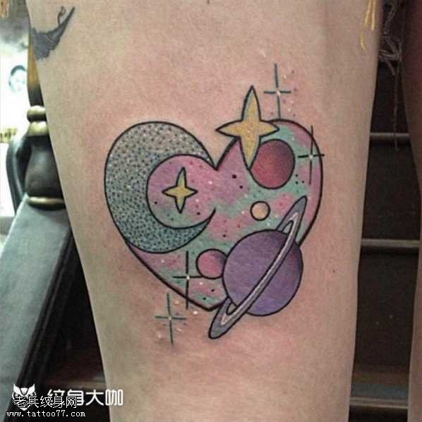 腿部星空纹身图案